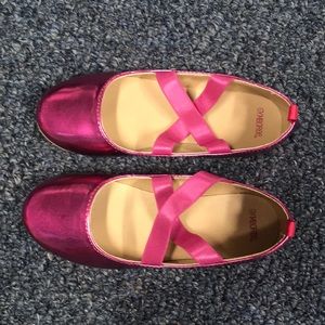 Girl’s pink flats